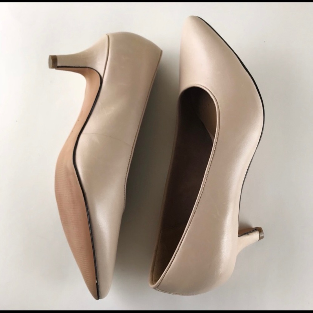 Clarks Artisan Nude Kitten Heel Size 5.5